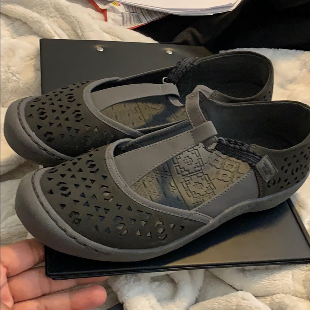Mukluks Mary Janes